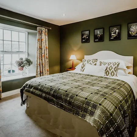 Мини-отель The Hare & Hounds Bowland Bridge