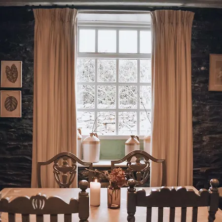 Мини-отель The Hare & Hounds *