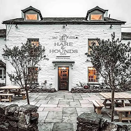 אורחן The Hare & Hounds Bowland Bridge