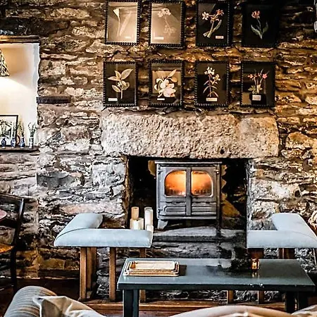 The Hare & Hounds אורחן Bowland Bridge
