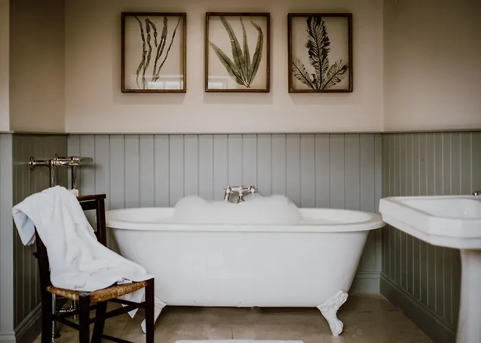 The Hare & Hounds Bowland Bridge