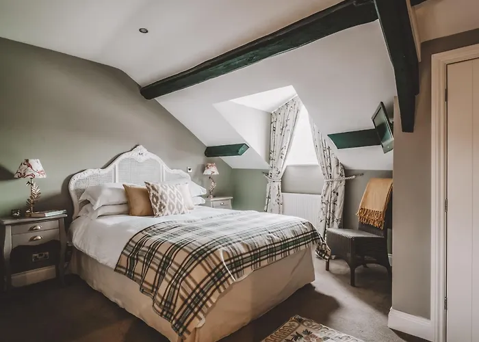 Мини-отель The Hare & Hounds *