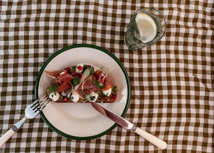 Мини-отель The Hare & Hounds