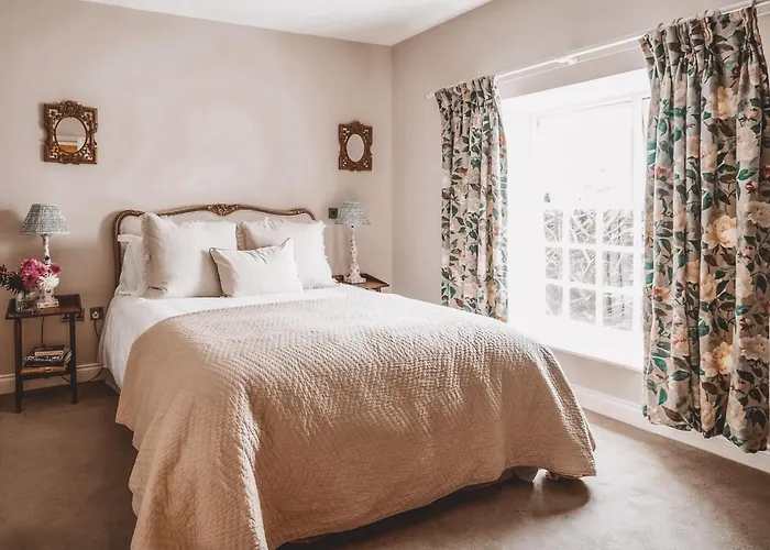 Мини-отель The Hare & Hounds