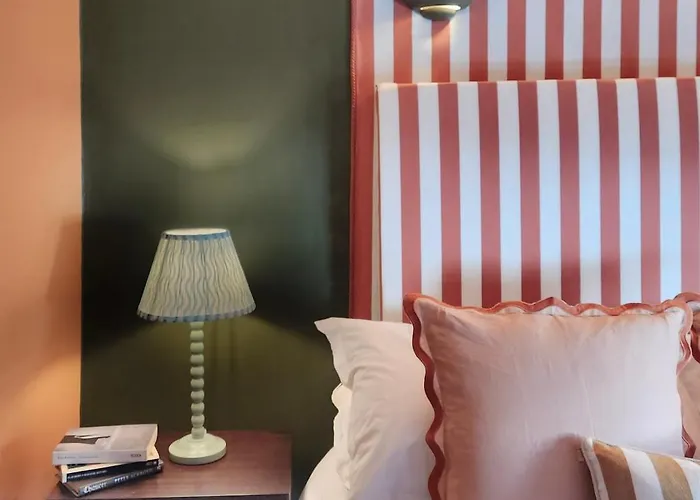 The Hare & Hounds * Bowland Bridge