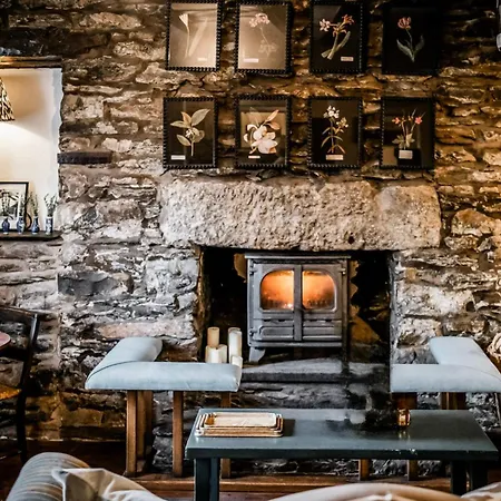 The Hare & Hounds Bowland Bridge